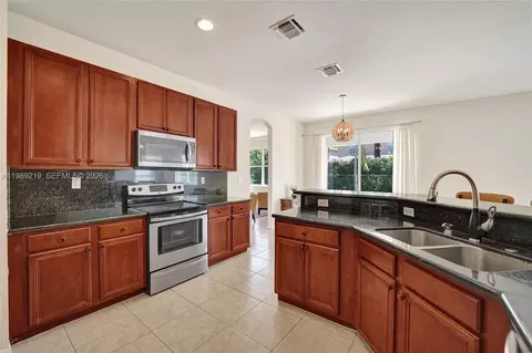 Kitchen - 3936 Cascade Ter, Weston, FL 33332 photo 4 of 4