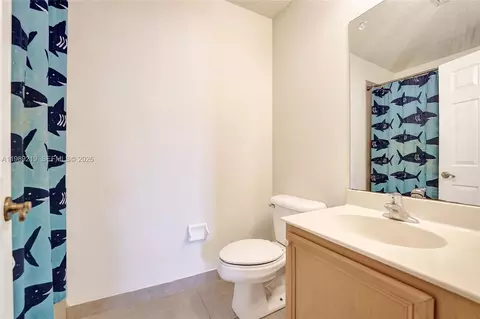 Bath - 3936 Cascade Ter, Weston, FL 33332 photo 9 of 10