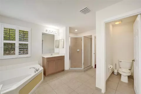 Bath - 3936 Cascade Ter, Weston, FL 33332 photo 5 of 10