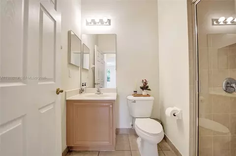 Bath - 3936 Cascade Ter, Weston, FL 33332 photo 2 of 10
