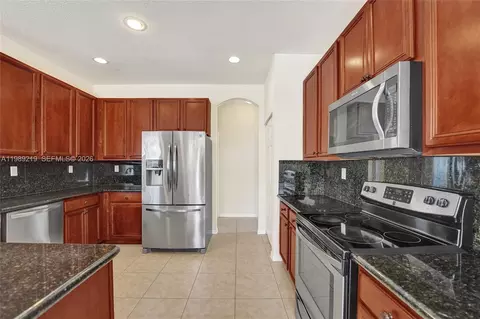 Kitchen - 3936 Cascade Ter, Weston, FL 33332 photo 2 of 4