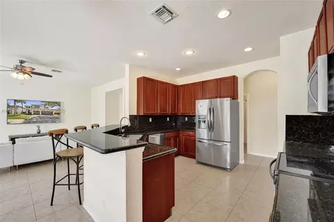 Kitchen - 3936 Cascade Ter, Weston, FL 33332 photo 1 of 4