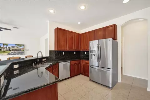 Kitchen - 3936 Cascade Ter, Weston, FL 33332 photo 3 of 4