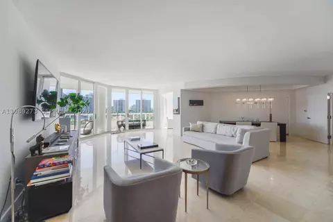 21050 Point Pl #702, Aventura, FL 33180