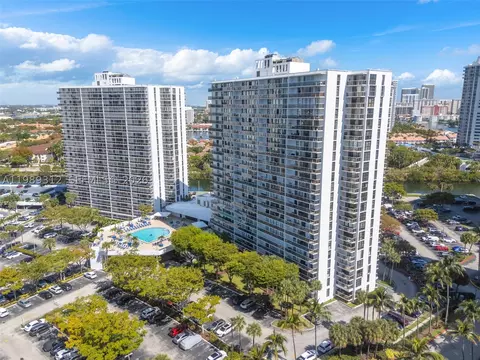 3731 N Country Club Dr #1427, Aventura, FL 33180