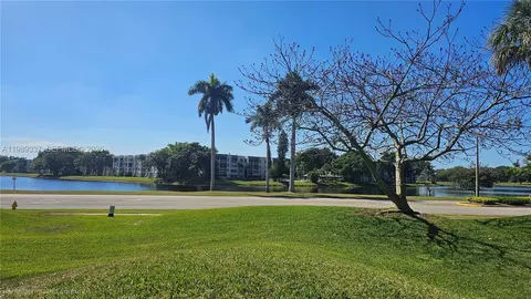 9480 Tangerine Pl #101, Davie, FL 33324