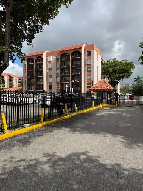 5199 NW 7th St #111, Miami, FL 33126