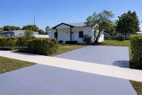 2450 NW 157th St Rd, Miami Gardens, FL 33054
