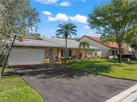 10823 NW 7th St, Coral Springs, FL 33071