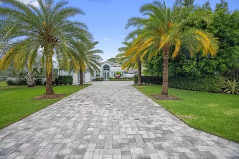 8179 Lakeview Dr, West Palm Beach, FL 33412