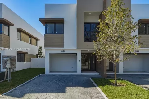 4150 S Oak Pl, Davie, FL 33314