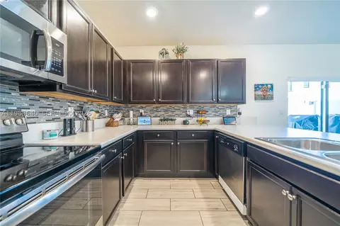 10565 W 34th Ct, Hialeah, FL 33018 photo 10