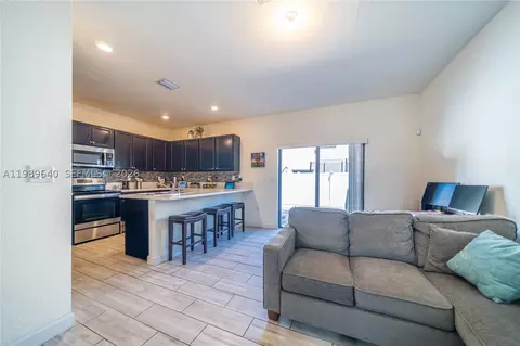 10565 W 34th Ct, Hialeah, FL 33018 photo 9