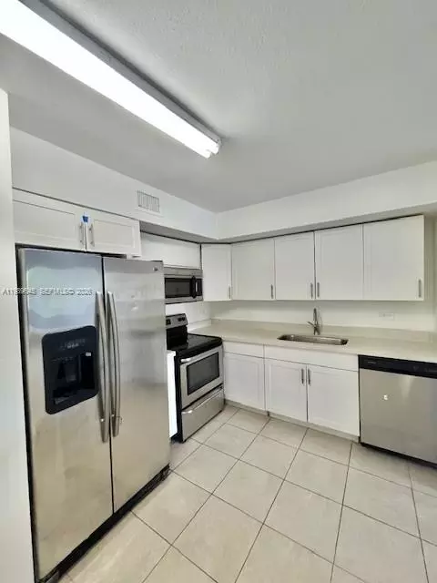 3690 N 56th Ave #902, Hollywood, FL 33021