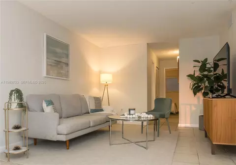6675 W 4th Ave #203, Hialeah, FL 33012