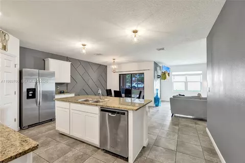 6479 NW Castlebrook Ave, Port Saint Lucie, FL 34983