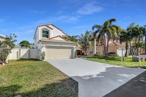 104 Wedgewood Lks S, Greenacres, FL 33463