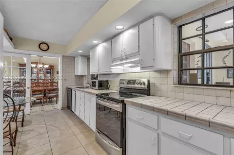 5660 W 13th Ct, Hialeah, FL 33012 photo 3