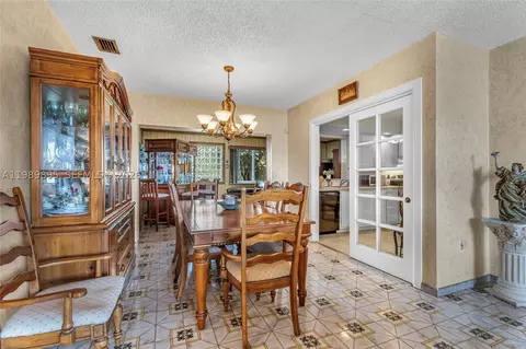 5660 W 13th Ct, Hialeah, FL 33012 photo 2