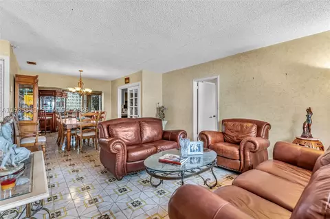 5660 W 13th Ct, Hialeah, FL 33012 photo 4