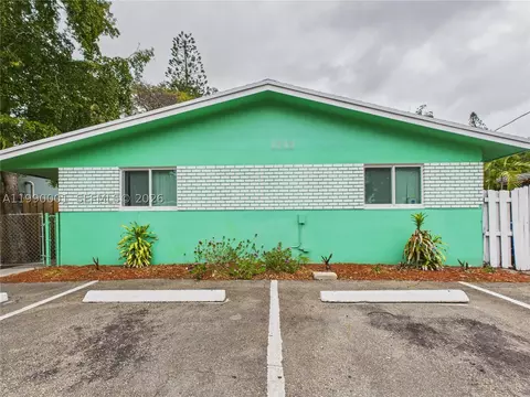 1713 SW 11th Ct, Fort Lauderdale, FL 33312