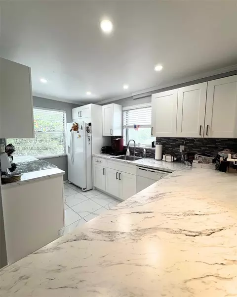 3776 Inverrary Blvd #301R, Lauderhill, FL 33319