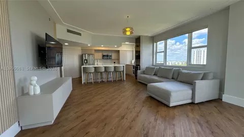 20000 E Country Club Dr #1016, Aventura, FL 33180