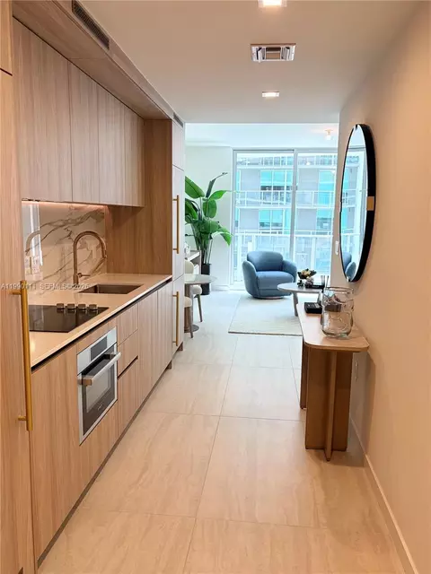 77 SE 5th St #2709, Miami, FL 33131