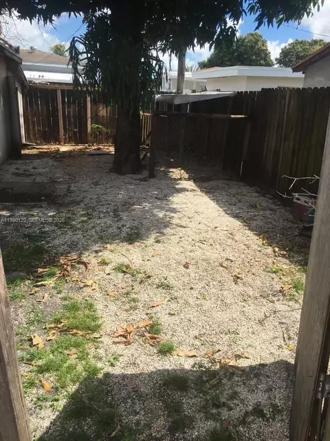 Exterior - 625 E 8th Ct, Hialeah, FL 33010 photo 5 of 8