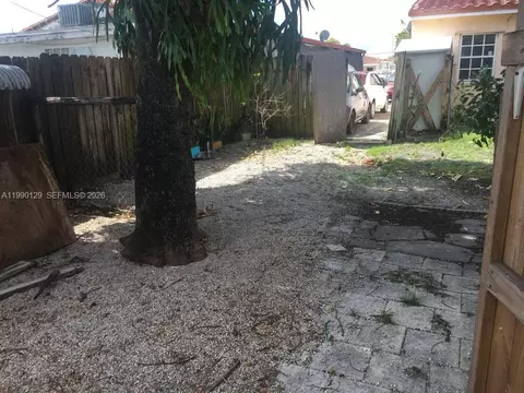 Exterior - 625 E 8th Ct, Hialeah, FL 33010 photo 4 of 8