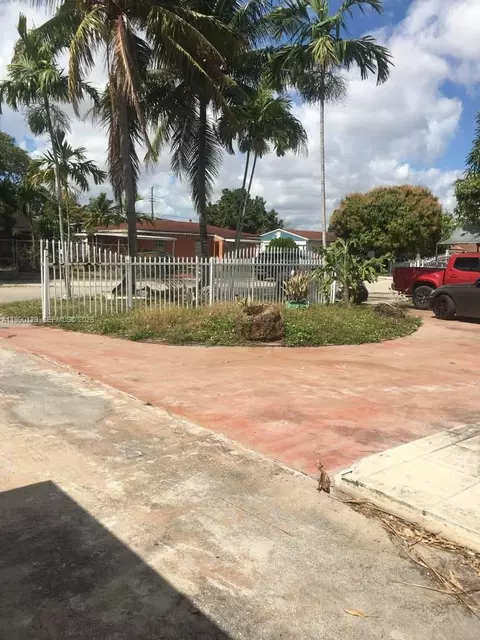 Exterior - 625 E 8th Ct, Hialeah, FL 33010 photo 7 of 8