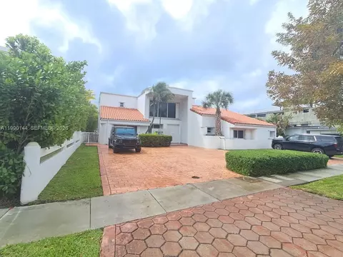 1810 Daytonia Rd, Miami Beach, FL 33141