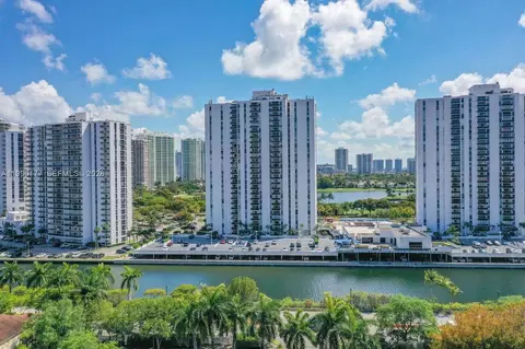 3675 N Country Club Dr #401, Aventura, FL 33180