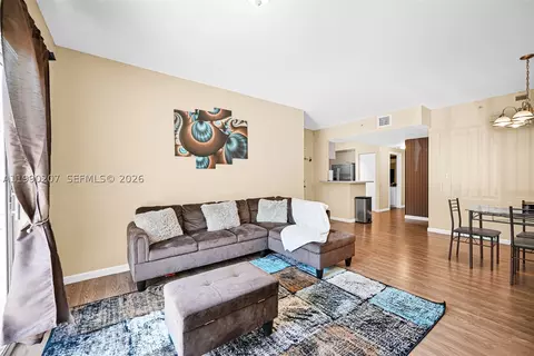 11040 SW 196th St #208, Cutler Bay, FL 33157