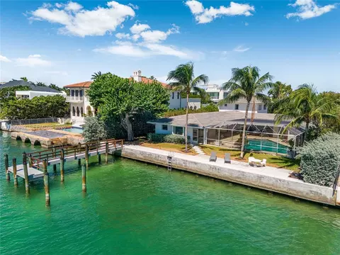 Exterior - 640 S Mashta Dr, Key Biscayne, FL 33149 photo 2 of 10
