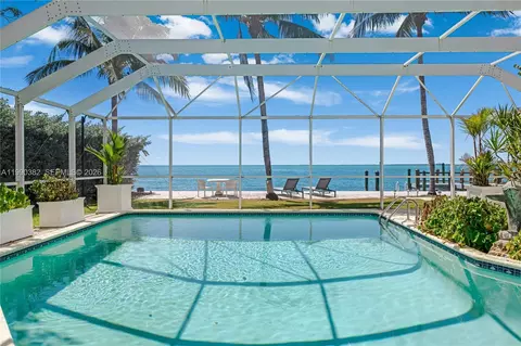 Exterior - 640 S Mashta Dr, Key Biscayne, FL 33149 photo 7 of 10