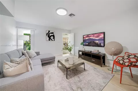 Living - 640 S Mashta Dr, Key Biscayne, FL 33149 photo 1 of 5