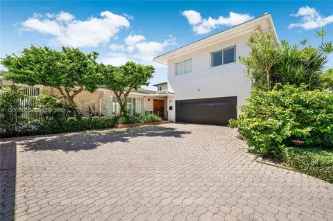 Exterior - 640 S Mashta Dr, Key Biscayne, FL 33149 photo 1 of 10