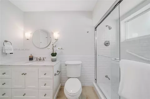 Bath - 640 S Mashta Dr, Key Biscayne, FL 33149 photo 2 of 2