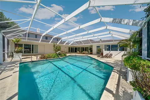 Exterior - 640 S Mashta Dr, Key Biscayne, FL 33149 photo 8 of 10