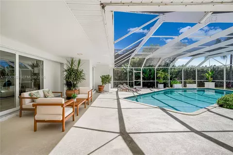 Exterior - 640 S Mashta Dr, Key Biscayne, FL 33149 photo 9 of 10
