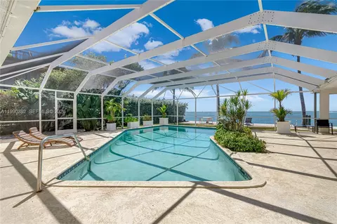 Exterior - 640 S Mashta Dr, Key Biscayne, FL 33149 photo 3 of 10
