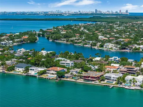 View/Area - 640 S Mashta Dr, Key Biscayne, FL 33149 photo 2 of 7