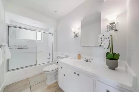 Bath - 640 S Mashta Dr, Key Biscayne, FL 33149 photo 1 of 2