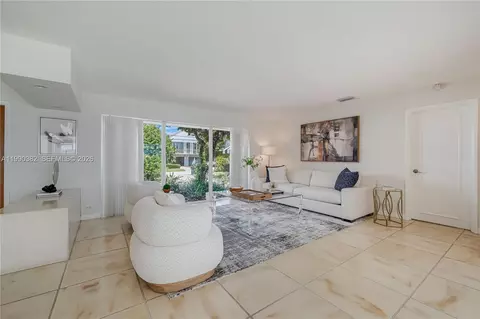 Living - 640 S Mashta Dr, Key Biscayne, FL 33149 photo 5 of 5