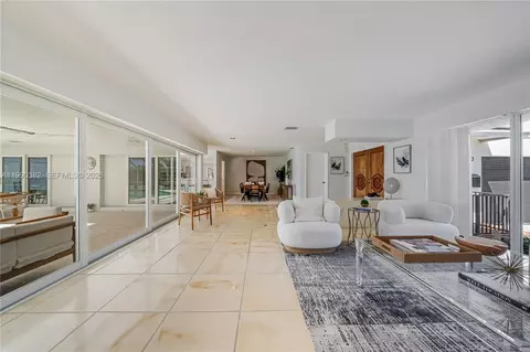 Living - 640 S Mashta Dr, Key Biscayne, FL 33149 photo 3 of 5
