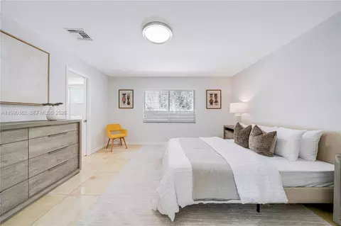 Bedroom - 640 S Mashta Dr, Key Biscayne, FL 33149 photo 1 of 3