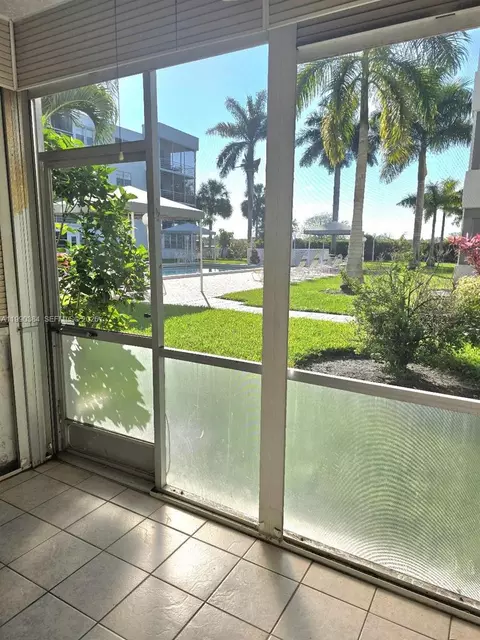 2998 E Sunrise Lakes Dr #111, Sunrise, FL 33322