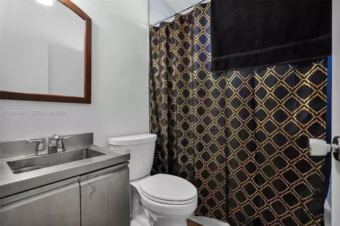 Bath - 760 E 55th St, Hialeah, FL 33013 photo 4 of 4