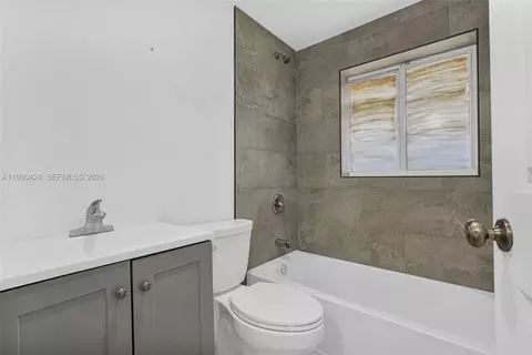 Bath - 760 E 55th St, Hialeah, FL 33013 photo 3 of 4